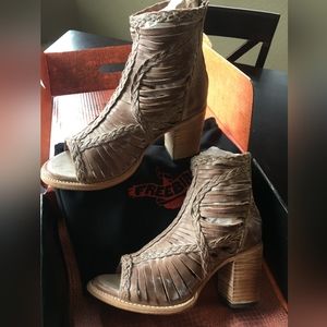 Freebird sandals, Size 10, Bella